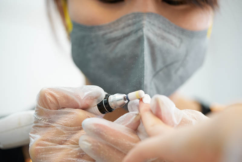 dctpro article img 美甲師創造美麗的同時，也需要注意自己的呼吸安全。