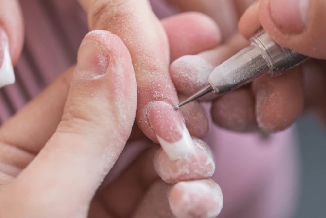 dctpro article img 卸甲粉塵會是美甲師的職業傷害嗎？